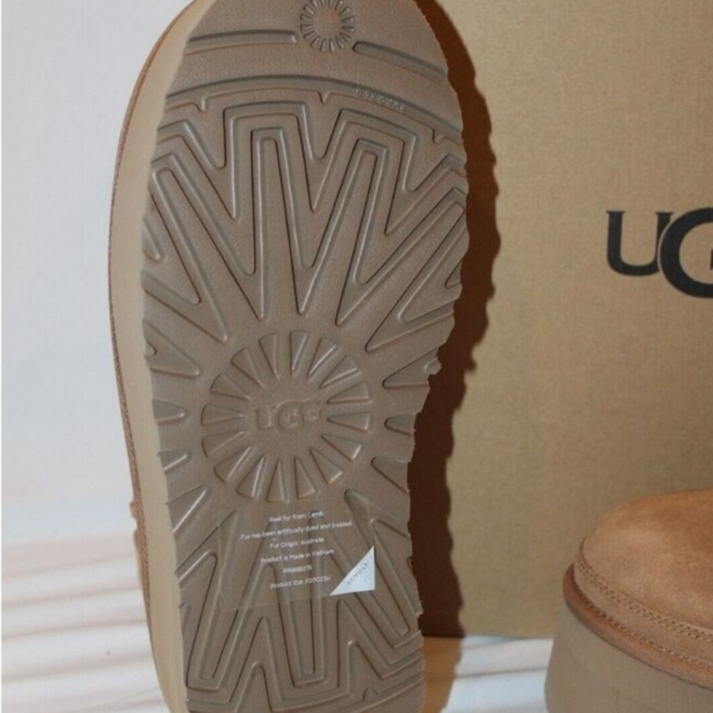 UGG Tan Suede Platform Boots - Picture 5 of 5